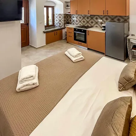 Athanasia's House בית נופש *