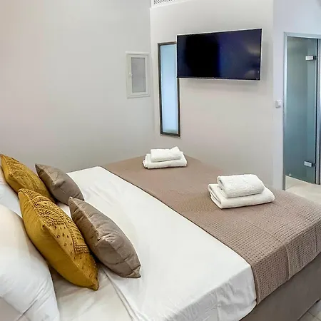 Athanasia's House בית נופש *