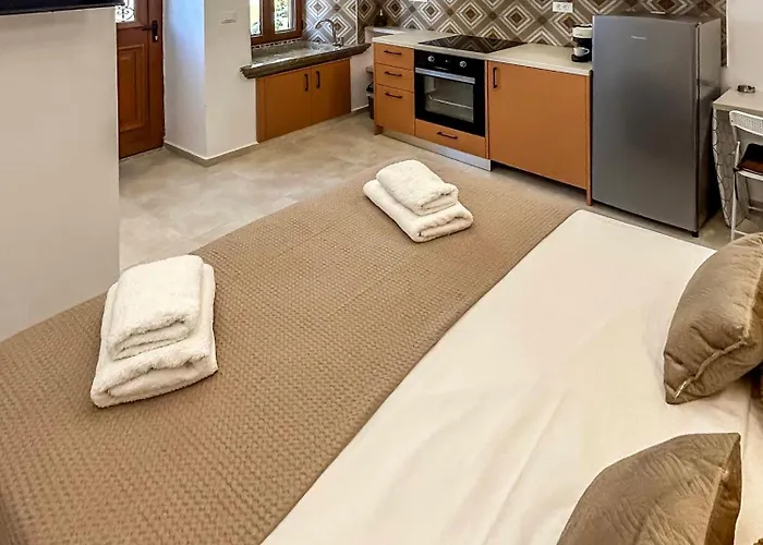 Athanasia's House Tatil Evi *